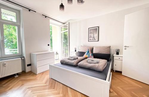 Zentrum-Sued Apartment | Zentrale Ferienwohnung mit Parkplatz, 2 Schlafzimmern, Küche, Waschmaschine & Balkon
