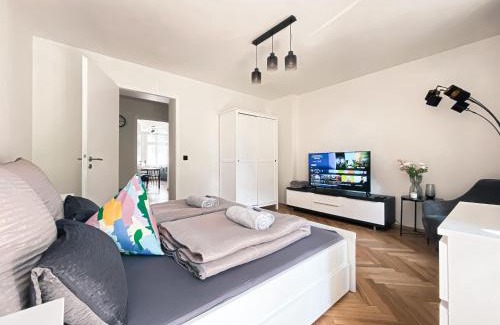 Zentrum-Sued Apartment | Zentrale Ferienwohnung mit Parkplatz, 2 Schlafzimmern, Küche, Waschmaschine & Balkon
