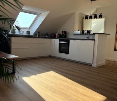Kaarst Apartment | Zentrale Lage, kostenlos Parken, ideal für Pendler, Kinder und Haustiere willkommen!