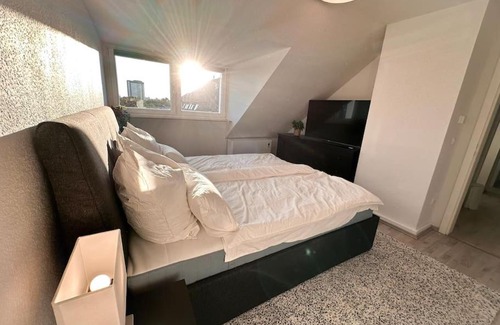 Ostviertel Apartment | Zentrale Wohnung für 4 mit Bett und Schlafcouch