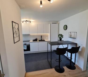 Weggis Apartment | Zentrumsnah und modern mit Seeblick in Weggis