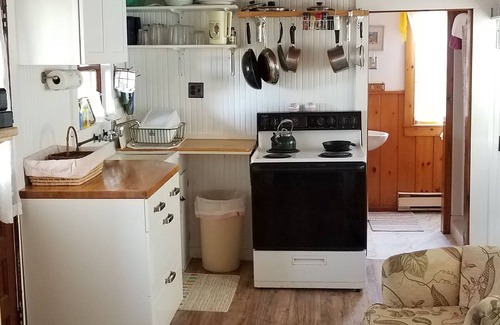 Wells Beach Cottage | Zephyr- Quiet cottage on the marsh, shopping, beaches, eats and more