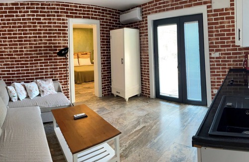 Bozcaada Hotel | Zeytinlibahçe Konukevi