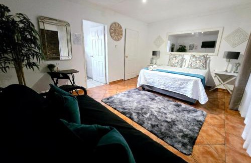 Boksburg House | Zhantique Guest House 1- Unit 5