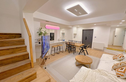 Shanghai Apartment | ZHome-Gingkgo Garden- Four bedrooms duplex