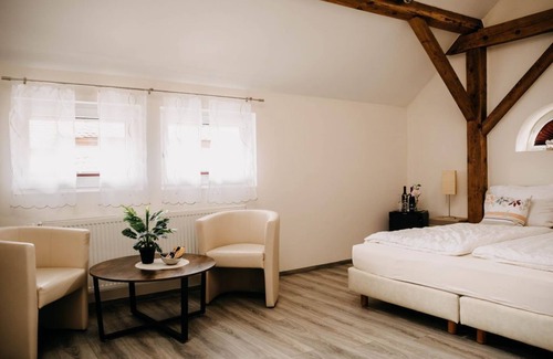 Wachenheim an der Weinstrasse Bed & Breakfast | Zimmer2 - Altstadt-residenz