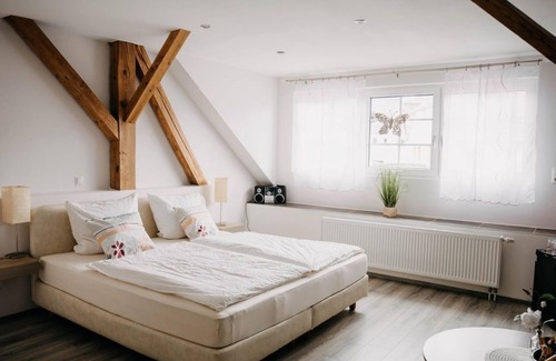 Wachenheim an der Weinstrasse Bed & Breakfast | Zimmer2 - Altstadt-residenz