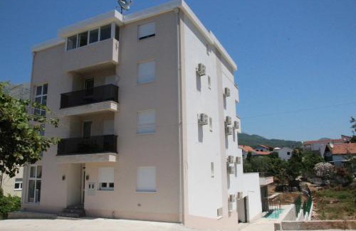 Bar House | Zigovic Apartmani