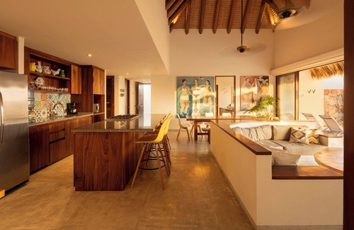 Ixtapa Villa | Zihuatanejo 4BR Artful Beach Villa + Pool