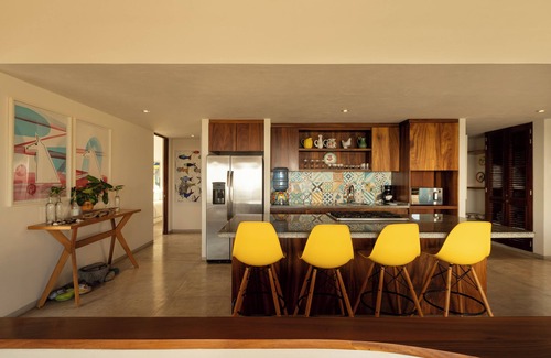 Ixtapa Villa | Zihuatanejo 4BR Artful Beach Villa + Pool
