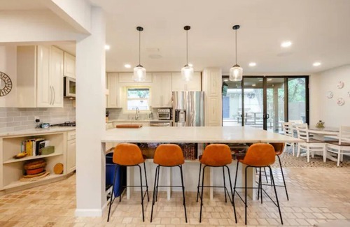 Zilker House | Zilker Getaway: Saltwater Pool and Walk to ACL