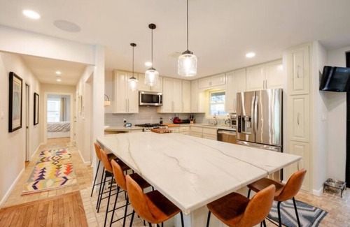 Zilker House | Zilker Getaway: Saltwater Pool and Walk to ACL