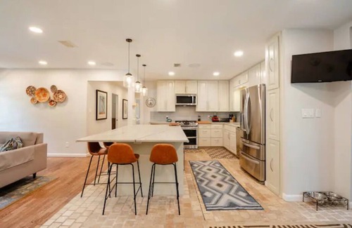 Zilker House | Zilker Getaway: Saltwater Pool and Walk to ACL