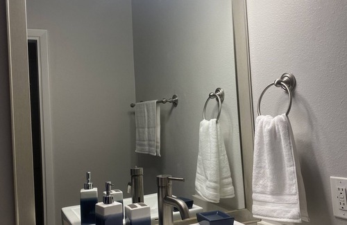 Zilker Apartment | Zilker Getaway w/PRIVATE GARAGE