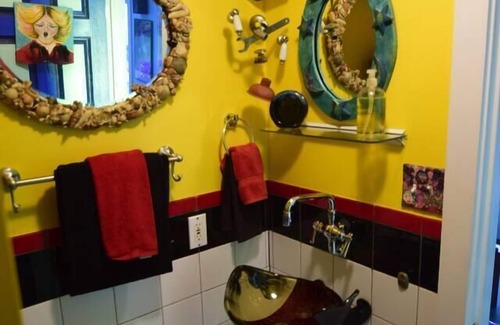 Zilker House | Zilker's Peaceful Haven-Fun, Funky, and Colorful