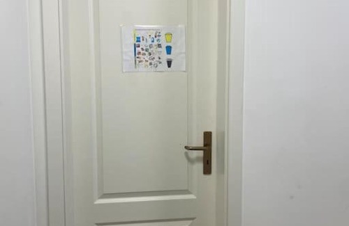 Ost Apartment | Zimmer 2 mit zwei Einzelbetten, gemeinsame Küche und Bad,waschen möglich