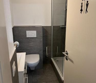 Brugg Apartment | Zimmer mit geteiltem Bad & Küche