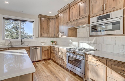 Zion National Park East Entrance House | Zion Border 3,475 sq ft Retreat – 5BR En-Suite Baths, Trails & Canyon Views
