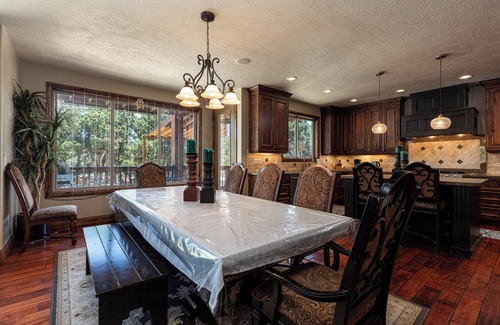 Zion National Park East Entrance House | Zion (East) Luxurious Home King Beds WiFi Privacy Hot Tub
