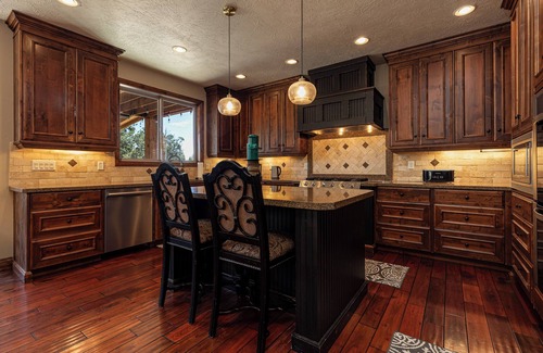 Zion National Park East Entrance House | Zion (East) Luxurious Home King Beds WiFi Privacy Hot Tub