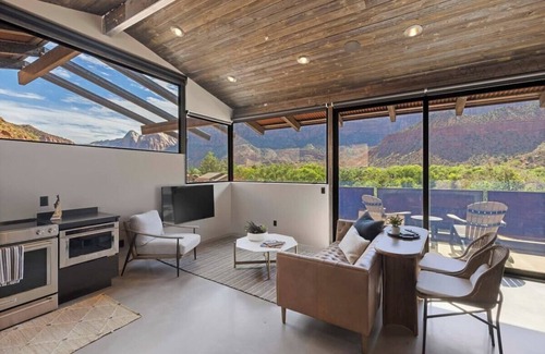 Zion National Park South Entrance Apartment | Zion loft | Canyon Views | Unit 1