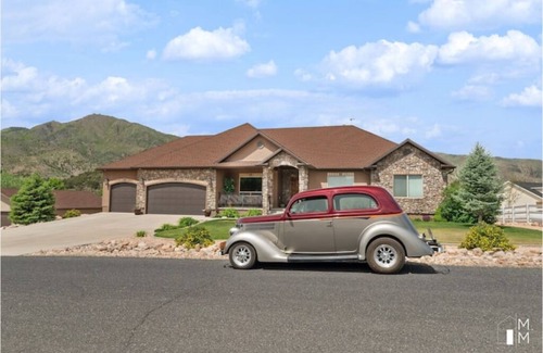 New Harmony House | Zion Nat'l Park/Cedar City/Bryce/Brianhead-NEW!