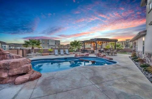 Sienna Hills House | Zion Reunion Poolhouse home