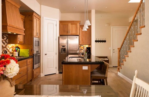 Washington House | Zion's Gate - Newly furnished & near Zion