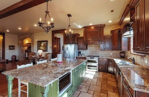 Zion National Park East Entrance Cabin | Zion Views-Zion Ridge Family Lodge + Resort Access