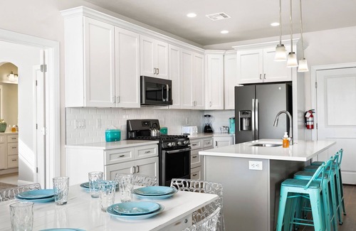 Hurricane House | Zion Village-Corp Retreat-Family Reunion-Private Heated Pool-Zion-Bryce-Golf