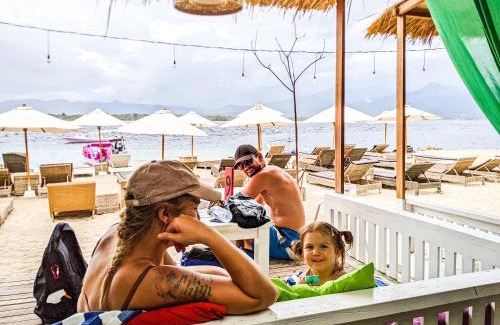 Gili Air House | Zipp Bar Restaurant & Bungalows