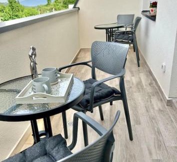 Radanovici Apartment | Zira