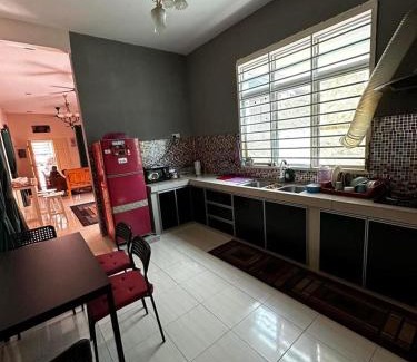 Kampung Baharu Sungai Udang House | ziramike homestay