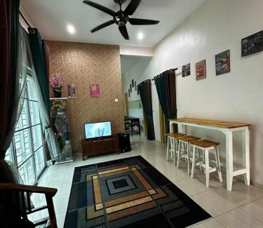 Kampung Baharu Sungai Udang House | ziramike homestay