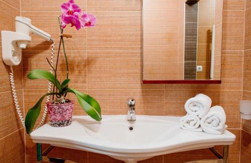 Serednye Hotel | Zolota Gora Hotel-Rancho