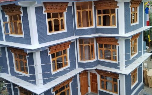Kaza House | Zomsa Inn by StayApart