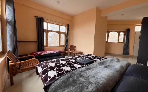 Kaza House | Zomsa Inn by StayApart