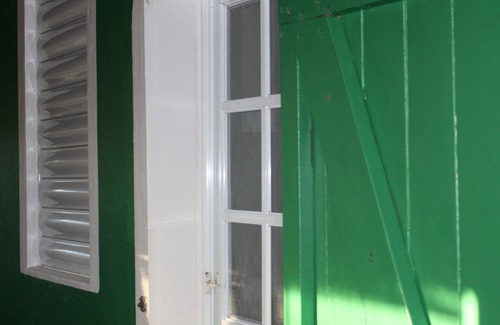 Fraile House | Zoni Retreat/Secluded One Acre near Zoni Beach/AC/Wi-Fi/Sat TV
