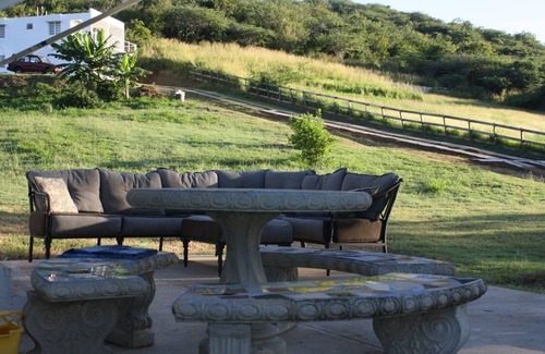 Fraile House | Zoni Retreat/Secluded One Acre near Zoni Beach/AC/Wi-Fi/Sat TV