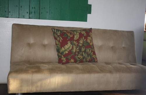 Fraile House | Zoni Retreat/Secluded One Acre near Zoni Beach/AC/Wi-Fi/Sat TV