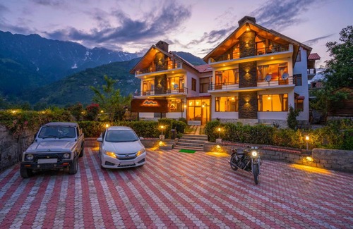 Manali Hostel | Zostel Manali, Burwa