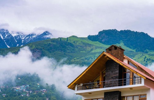 Manali Hostel | Zostel Manali, Burwa