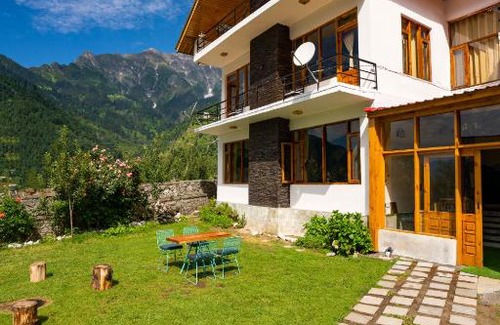 Manali Hostel | Zostel Manali, Burwa