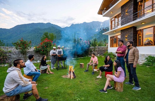 Manali Hostel | Zostel Manali, Burwa