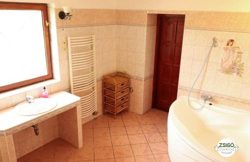 Kiskunfelegyhaza Apartment | Zsigó Tanya