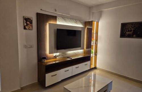 Varanasi Apartment | Zucross Homestay