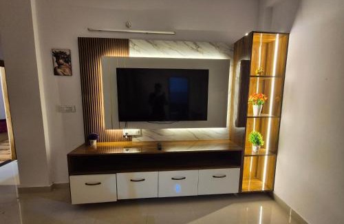 Varanasi Apartment | Zucross Homestay