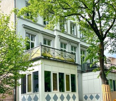 Warnemuende Apartment | ZUHAUSE AM MEER mit Sonnenbalkon in Strand- und Altstadtnähe