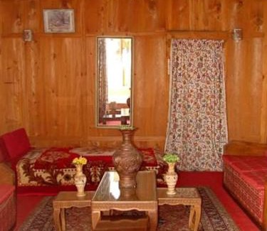 Rajbagh Boat Rental | Zulekha