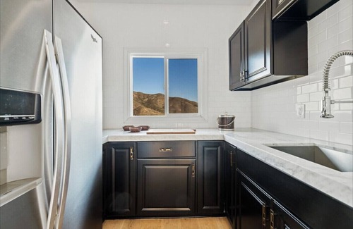 Western Malibu House | Zuma Beach View Estate with Cedar Soaking Tub